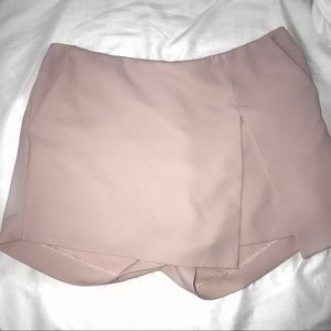 Light pink shorts from Guess